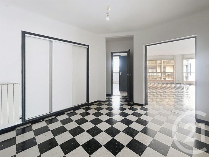 Image No.7-4 Bed Apartment for sale
