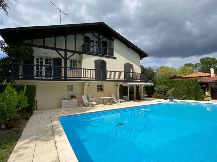 Image No.2-6 Bed House for sale