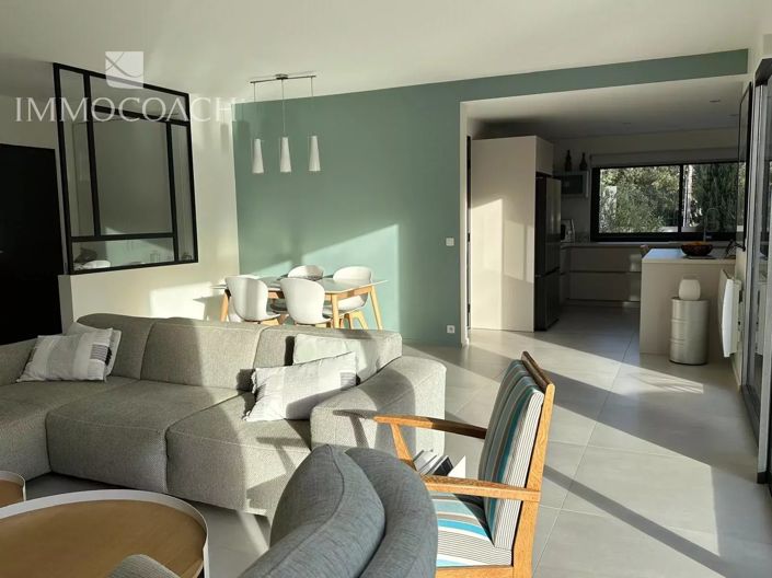 Image No.10-3 Bed House for sale