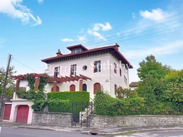1 - Bayonne, House