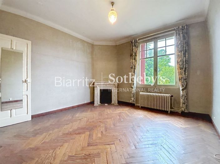 Image No.11-7 Bed House for sale