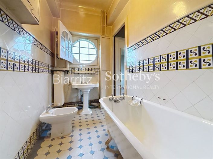 Image No.12-7 Bed House for sale