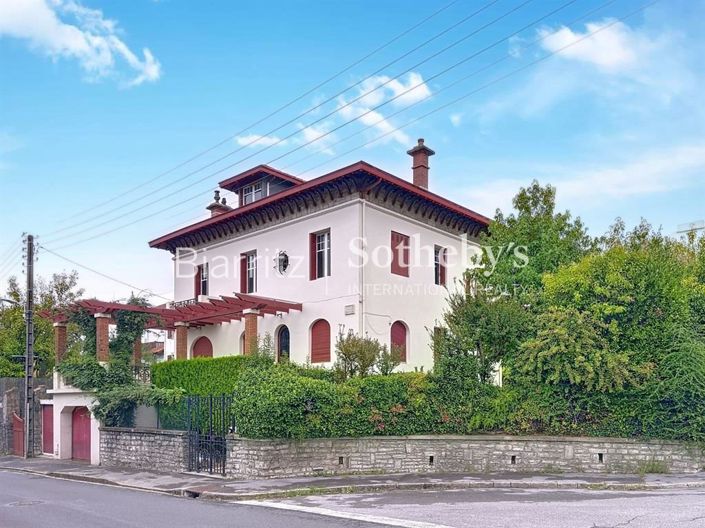 Image No.18-7 Bed House for sale