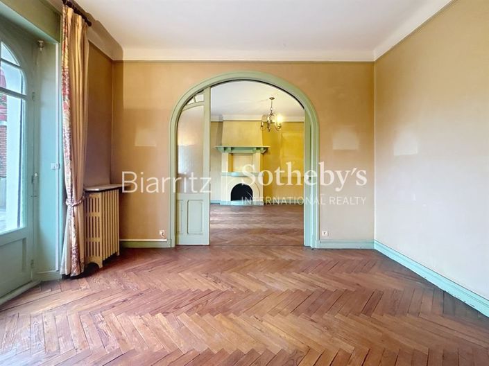 Image No.5-7 Bed House for sale