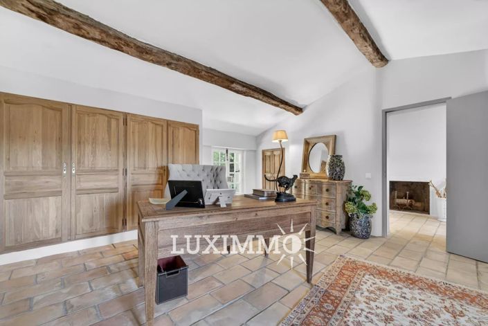 Image No.12-6 Bed House for sale