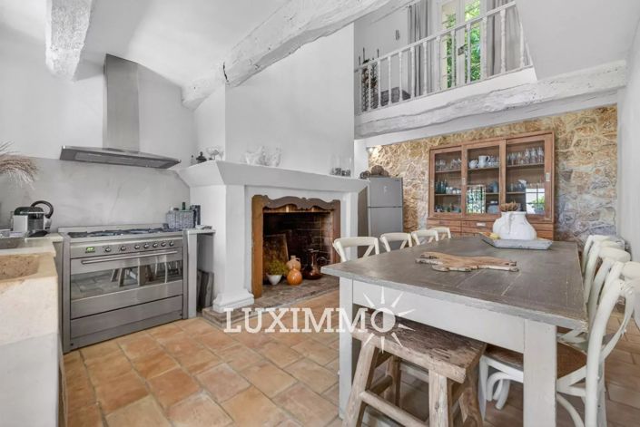 Image No.8-6 Bed House for sale
