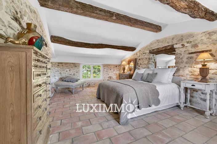 Image No.9-6 Bed House for sale