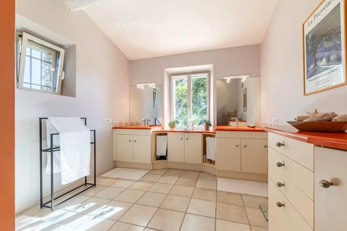Image No.12-6 Bed House for sale