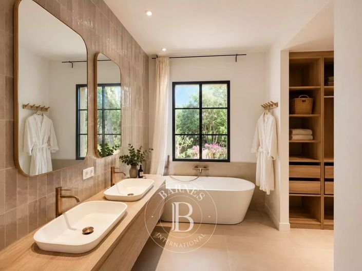 Image No.11-5 Bed House for sale
