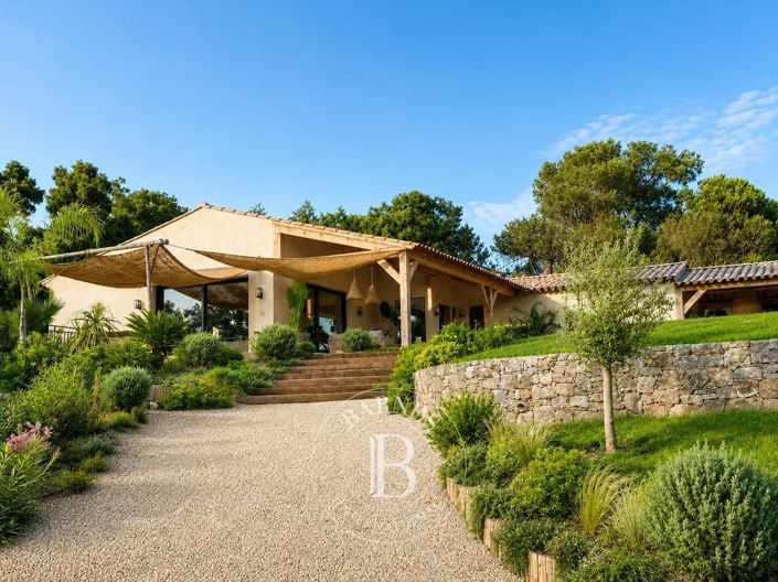 Image No.4-5 Bed House for sale