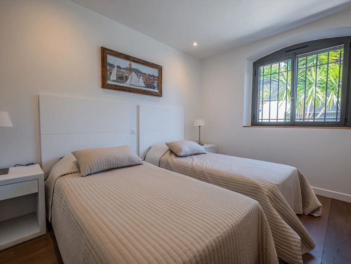 Image No.17-5 Bed House for sale