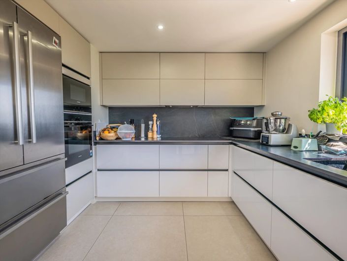 Image No.9-5 Bed House for sale