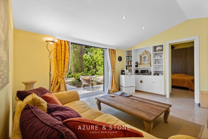 Image No.24-7 Bed House for sale