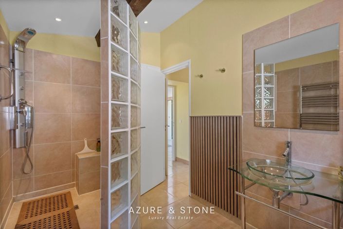 Image No.26-7 Bed House for sale