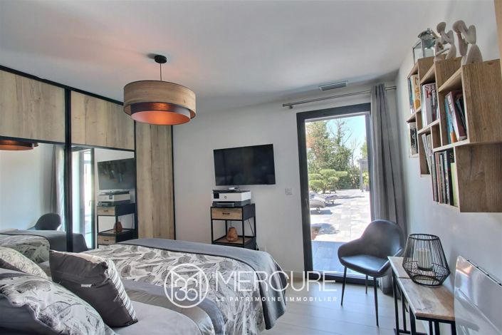 Image No.8-4 Bed House for sale
