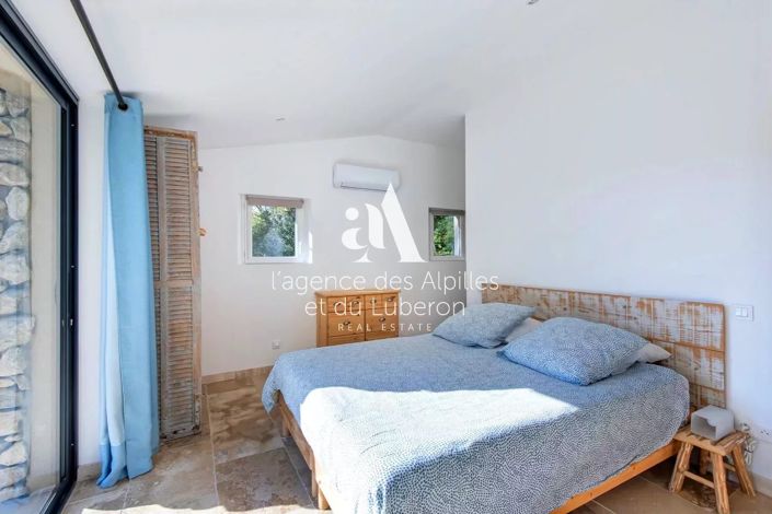 Image No.8-6 Bed House for sale