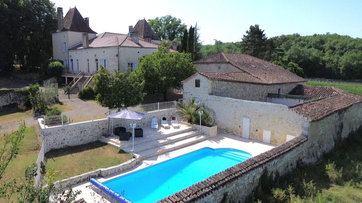 Image No.2-Propriété de 15 chambres à vendre à Trémons