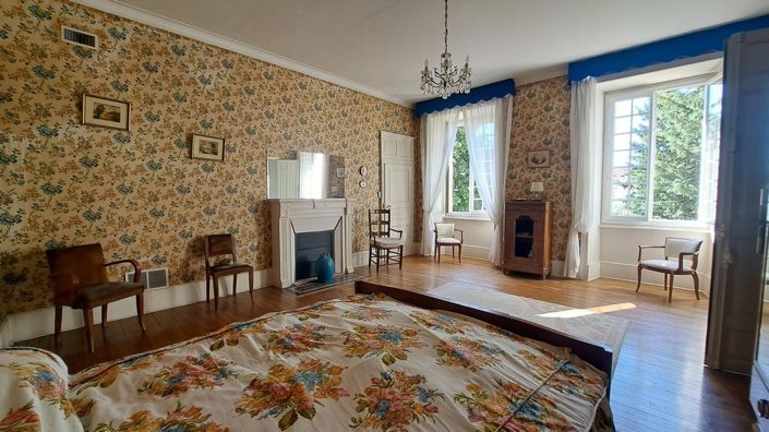 Image No.11-10 Bed House for sale