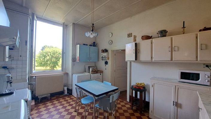 Image No.6-10 Bed House for sale