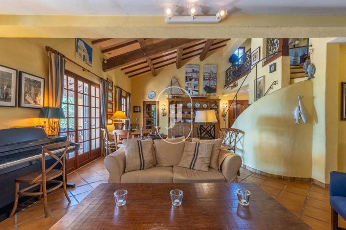 Image No.4-5 Bed House for sale