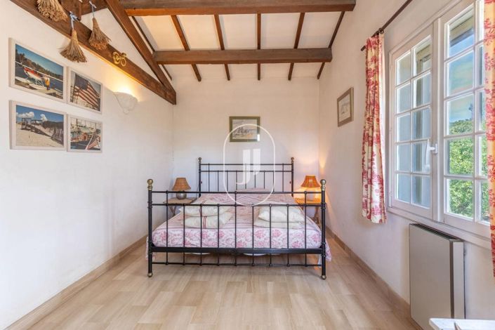 Image No.8-5 Bed House for sale
