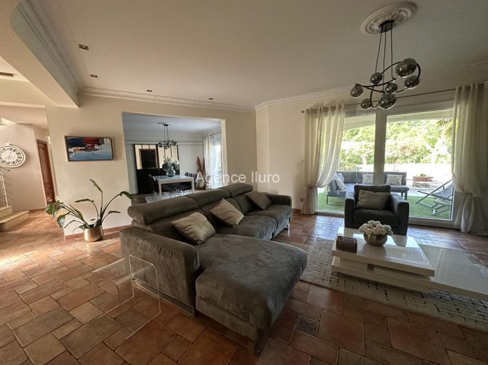 Image No.10-4 Bed House for sale