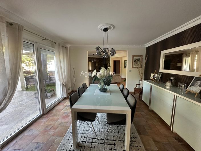 Image No.9-4 Bed House for sale