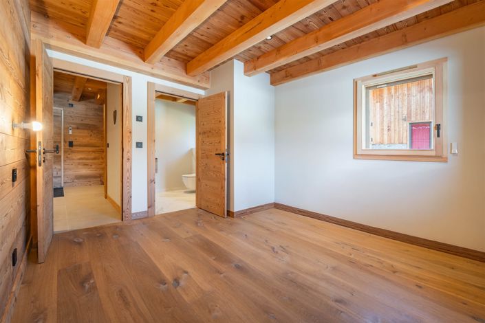 Image No.16-4 Bed House for sale