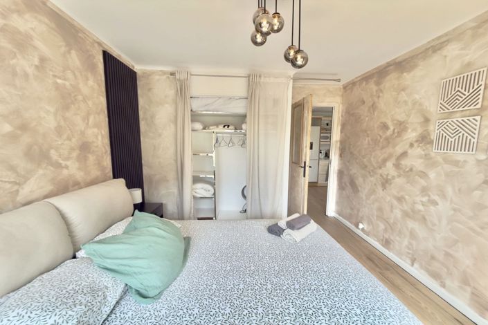 Image No.10-1 Bed Apartment for sale