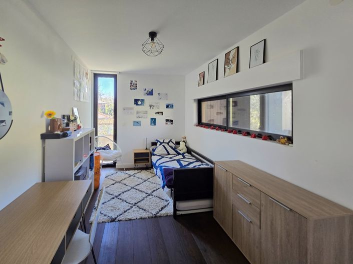 Image No.11-5 Bed House for sale