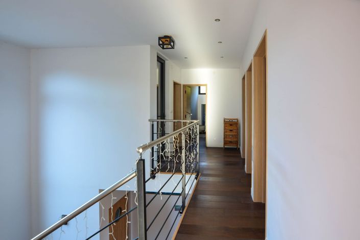 Image No.8-5 Bed House for sale