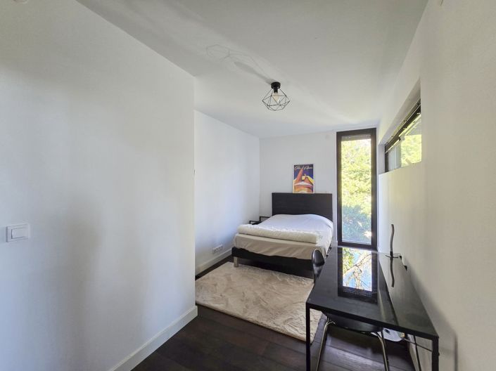 Image No.9-5 Bed House for sale