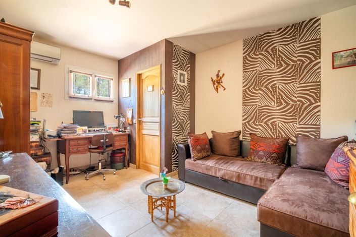 Image No.8-3 Bed House for sale
