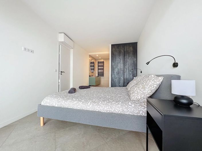 Image No.10-3 Bed Apartment for sale