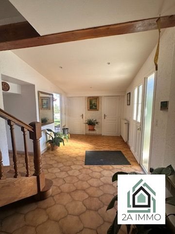 Image No.7-5 Bed House for sale