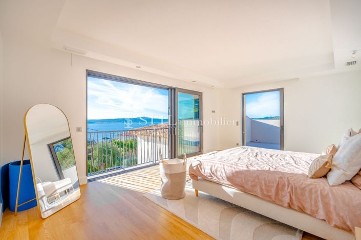 Image No.6-5 Bed House for sale