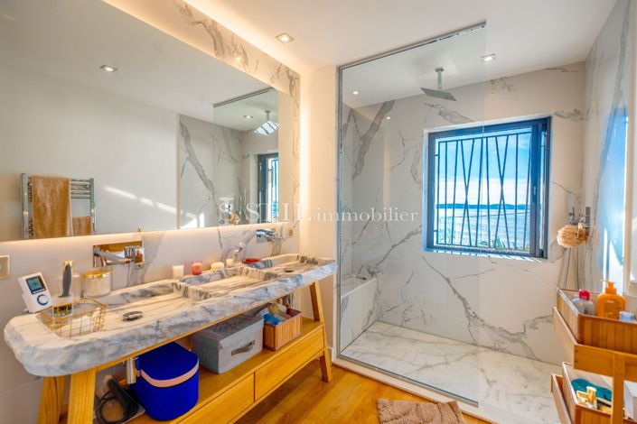 Image No.7-5 Bed House for sale