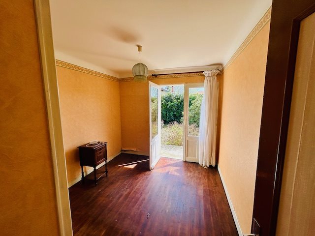 Image No.9-3 Bed House for sale