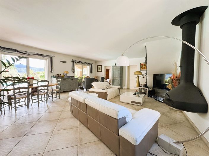 Image No.5-6 Bed House for sale