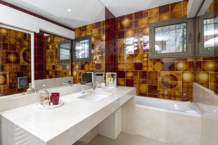 Image No.7-5 Bed House for sale
