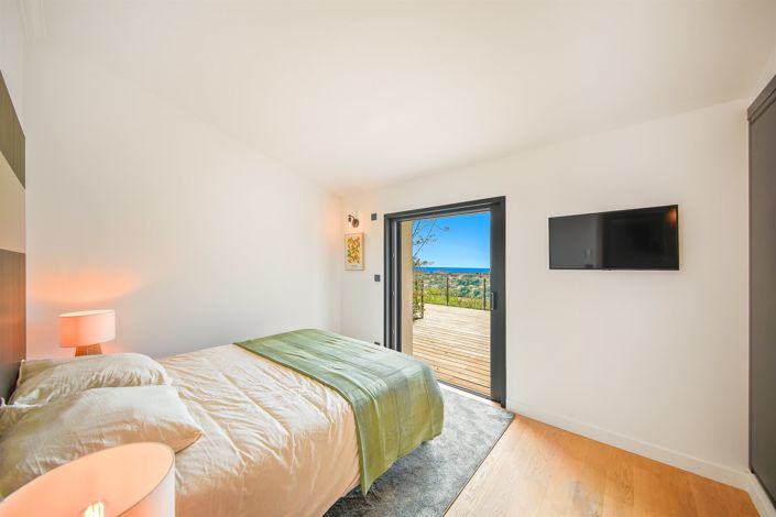 Image No.6-5 Bed House for sale