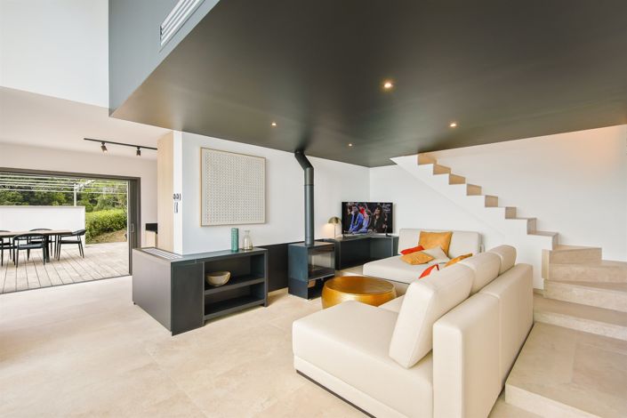 Image No.7-5 Bed House for sale