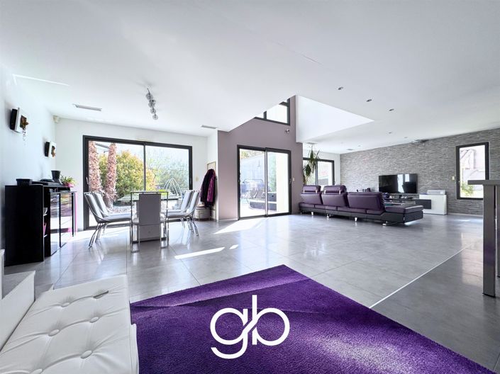 Image No.2-3 Bed House for sale