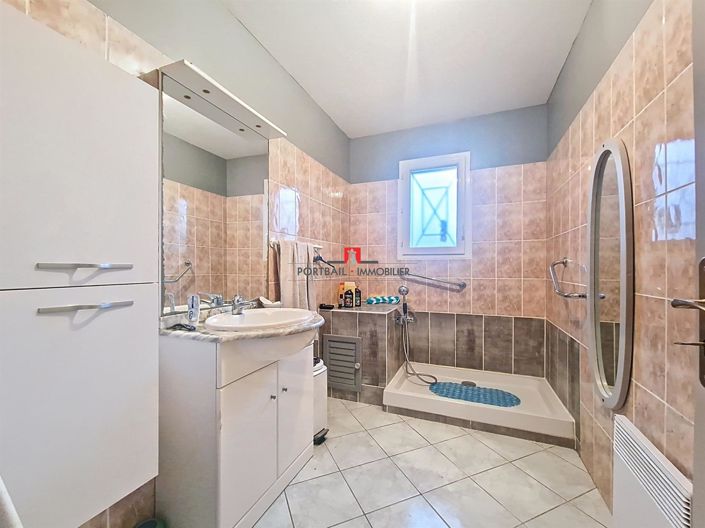 Image No.4-2 Bed House for sale