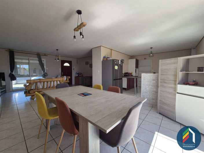 Image No.2-4 Bed House for sale
