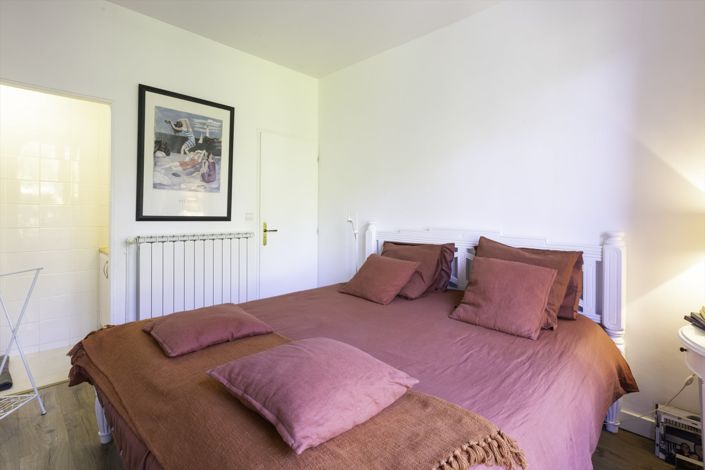 Image No.9-5 Bed House for sale