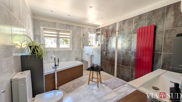 Image No.10-3 Bed House for sale