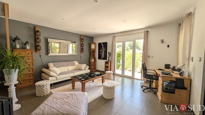 Image No.8-3 Bed House for sale