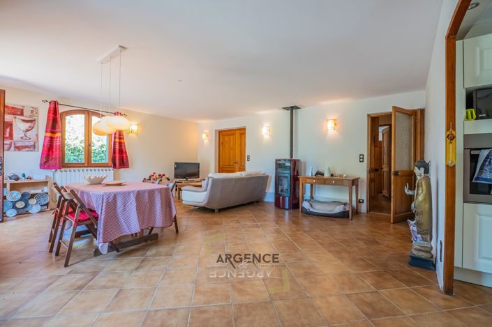 Image No.4-5 Bed House for sale
