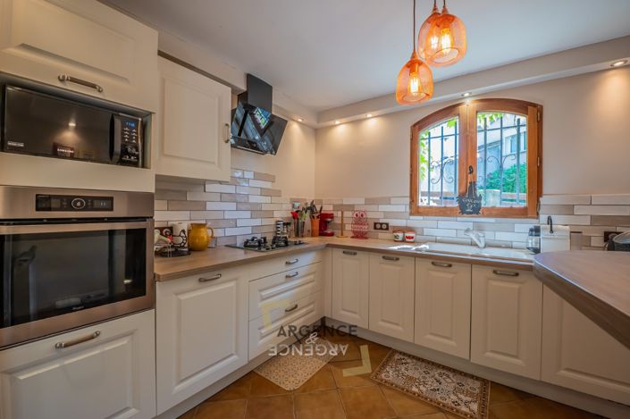 Image No.6-5 Bed House for sale